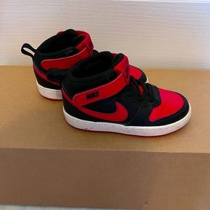 Nike boys sneakers
size us 9
condition good
